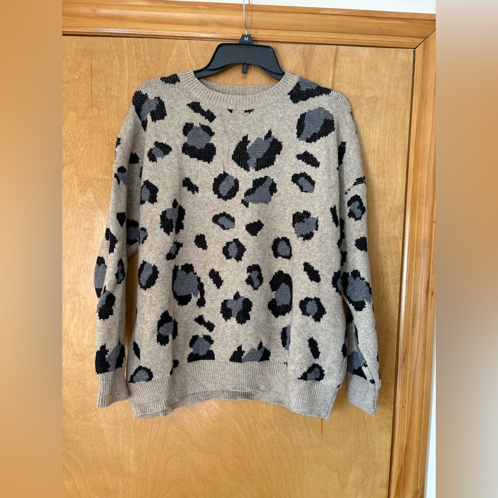 DAVI & DANI Leopard Knit Sweater